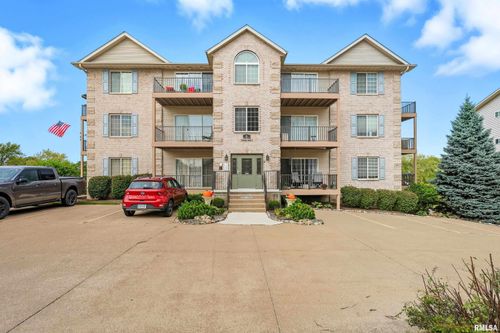 3-2952 Holiday Ct, Bettendorf, IA, 52722-6723 | Card Image