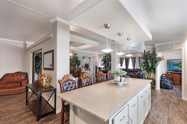 Spacious Kitchen Island! | Image 9
