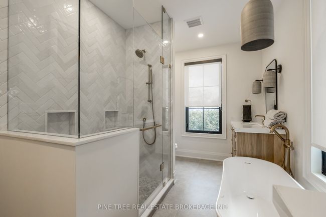 271 Codrington St, House other with 4 bedrooms, 5 bathrooms and 2 parking in Barrie ON | Image 28