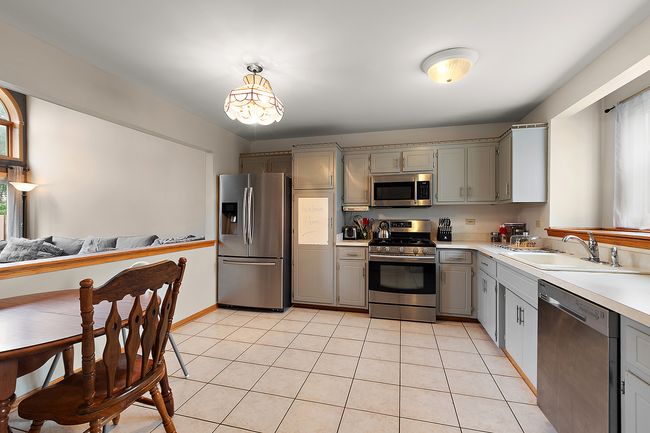 7706 Northfield Ln, Townhouse with 2 bedrooms, 4 bathrooms and 2 parking in Tinley Park IL | Image 5