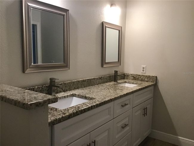 Primary Bedroom Bathroom | Image 10