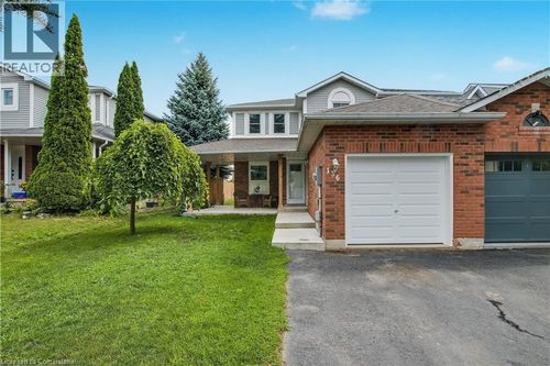 136 Fairgreen Close, Cambridge, ON, N1T1T8 | Card Image