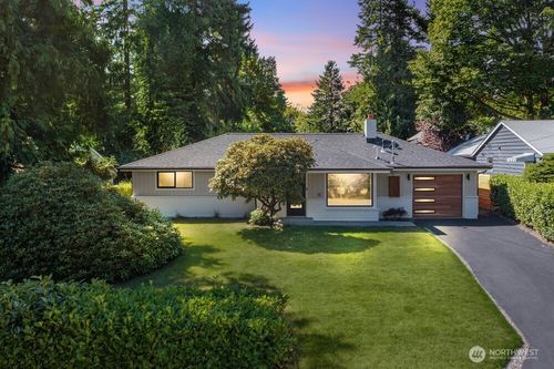 18733 50th Ave Ne, Lake Forest Park, WA, 98155-3001 | Card Image