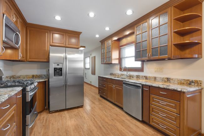 1141 Hartford Ln, House other with 5 bedrooms, 3 bathrooms and 2 parking in Elk Grove Village IL | Image 6