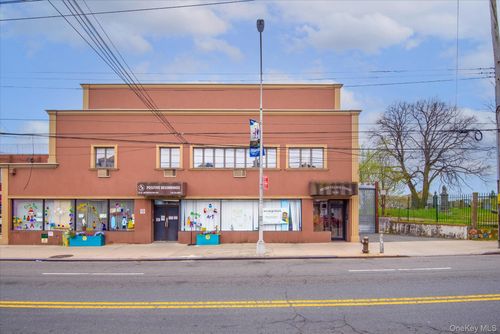 3c-7252 Metropolitan Ave, Middle Village, NY, 11379-2193 | Card Image