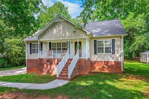 162 N Hazelwood Dr, Mocksville, NC, 27028-7164 | Card Image