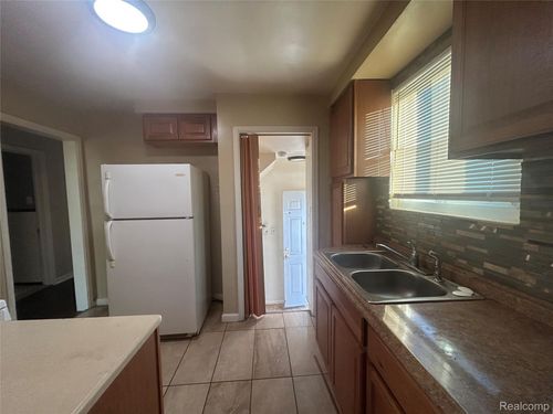 18000 Pinehurst St, Detroit, MI, 48221-2315 | Card Image