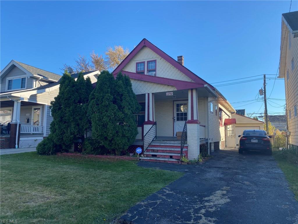 13702 Thornhurst Avenue, Sold in Garfield Heights Zoocasa