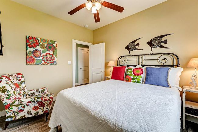 950 Seadrift Dr, House other with 5 bedrooms, 4 bathrooms and null parking in Crystal Beach TX | Image 12