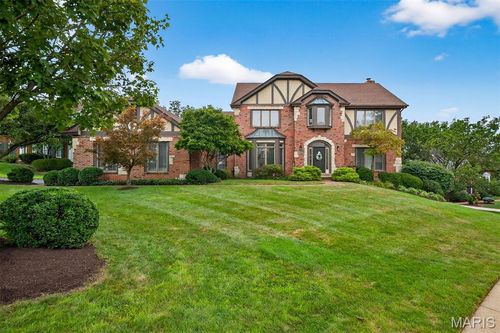 830 Courtwood Ln, Ballwin, MO, 63011-5109 | Card Image