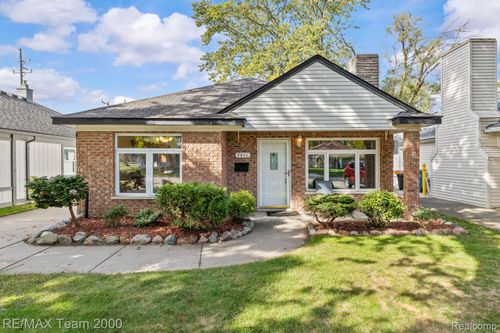 7411 N Vernon St, Dearborn Heights, MI, 48127-1769 | Card Image
