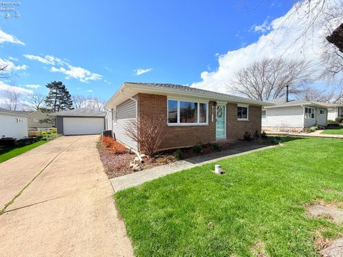 2078 Willowcove Dr, Marblehead, OH, 43440-2471 | Card Image