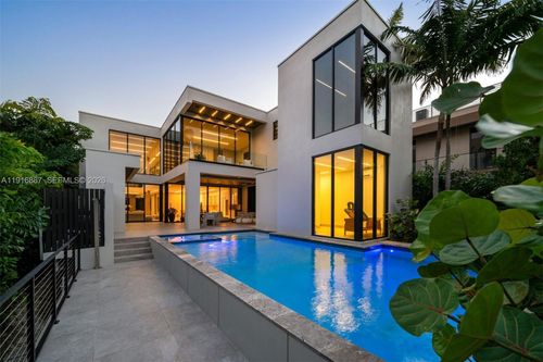 725 Ne 77th St, Miami, FL, 33138-5214 | Card Image