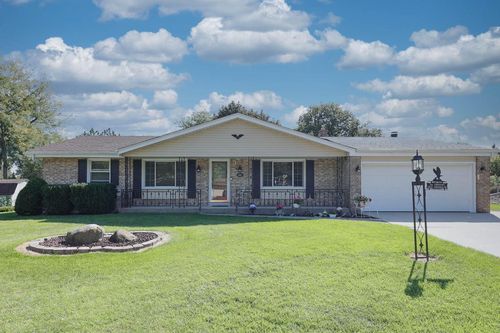 15035 W Kingsway Drive, New Berlin, WI, 53151 | Card Image