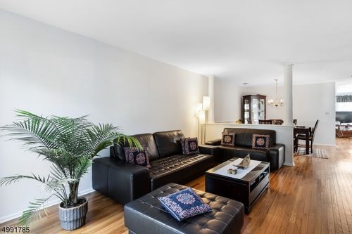 13 Charleston Ct, Basking Ridge, NJ, 07920-3814 | Card Image