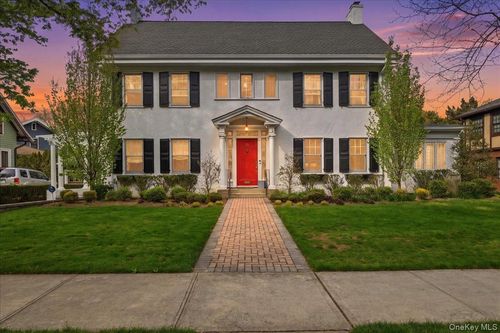 10 Massachusetts Blvd, Floral Park, NY, 11001-4134 | Card Image