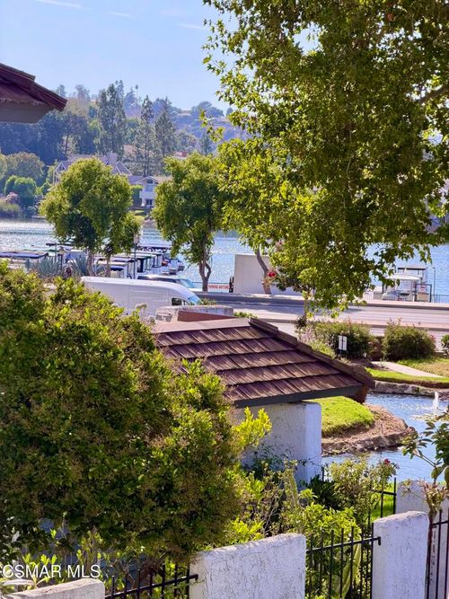 3627 Summershore Ln, Westlake Village, CA, 91361-4218 | Card Image