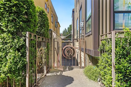4923 39th Ave S, Seattle, WA, 98118-1721 | Card Image