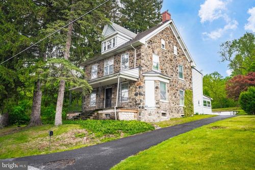 1050 Moravia St, Fountain Hill, PA, 18015-4520 | Card Image