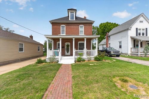 7527 Woodland Ave, Maplewood, MO, 63143-2909 | Card Image