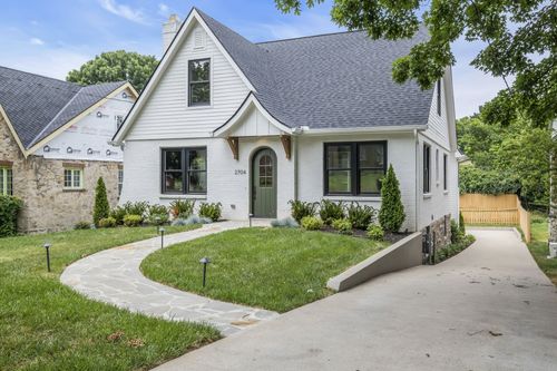 2704 Westwood Ave, Nashville, TN, 37212-5218 | Card Image
