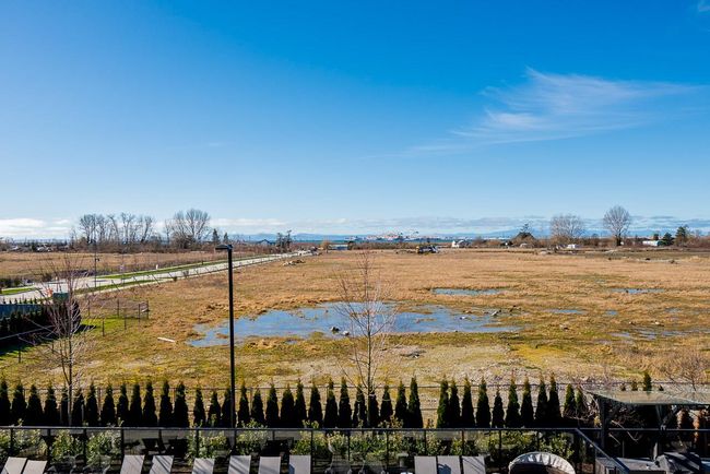 Exterior space with fence | Image 39