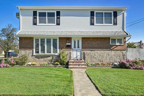 162 Crown Ave, Elmont, NY, 11003-1027 | Card Image