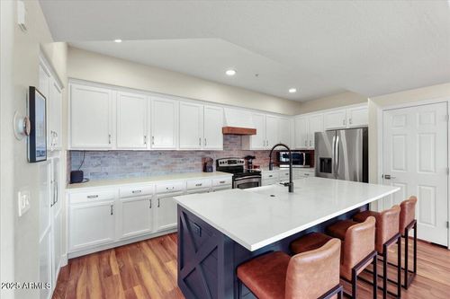 1016-3935 E Rough Rider Rd, Phoenix, AZ, 85050-7346 | Card Image