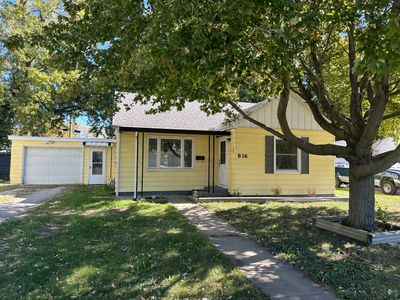 816 S 9 Th Street, House other with 2 bedrooms, 1 bathrooms and 1 parking in Mattoon IL | Image 1