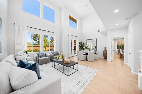 12 Vienne, Irvine, CA, 92606-8945 | Card Image