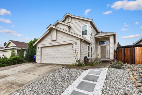 6651 Laguna Park Dr, Elk Grove, CA, 95758-5034 | Card Image