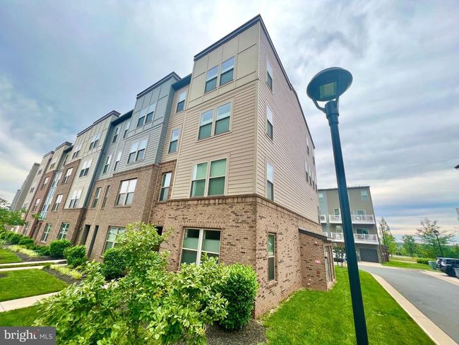 10407 Ratcliffe Trl, Townhouse with 3 bedrooms, 3 bathrooms and null parking in MANASSAS VA | Image 44