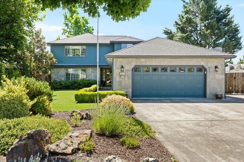 487 Creekside Cir, Central Point, OR, 97502-1700 | Card Image
