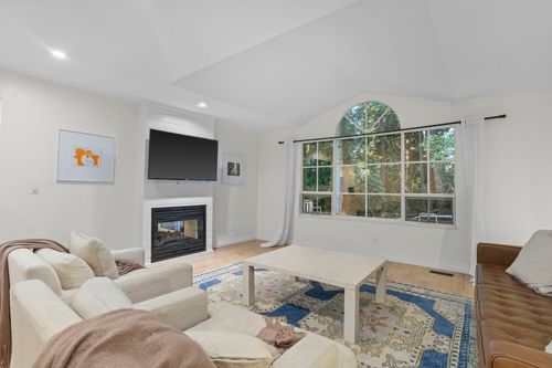 31 Deerwood Pl, Port Moody, BC, V3H4X7 | Card Image