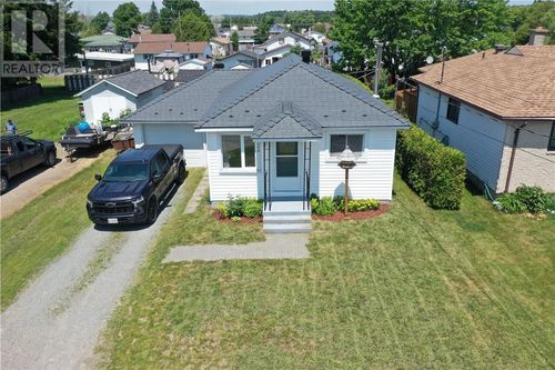 240 Annette St, Espanola, ON, P5E1H4 | Card Image