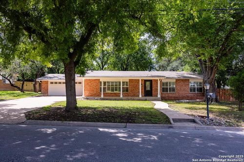 541 Cardinal Dr, Kerrville, TX, 78028-2902 | Card Image