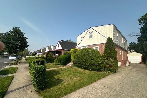 130 233rd St, Rosedale, NY, 11422-1225 | Card Image