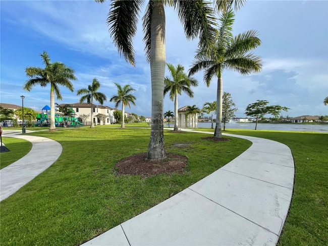 9231 W 32 Nd Ln, Home with 3 bedrooms, 3 bathrooms and null parking in Hialeah FL | Image 57