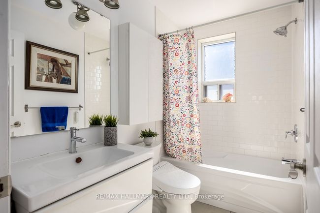 223 Wallace Ave, House attached with 5 bedrooms, 3 bathrooms and 1 parking in Toronto ON | Image 9