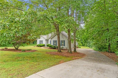 40 Wenham Ln, Sharpsburg, GA, 30277-3258 | Card Image
