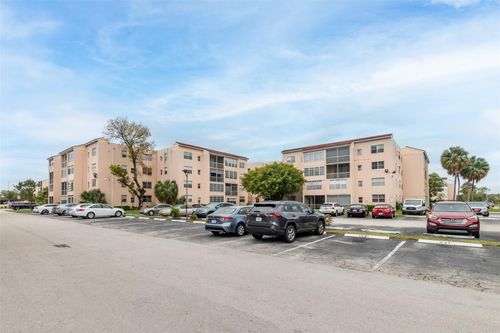 403-2840 Somerset Dr, Lauderdale Lakes, FL, 33311-9328 | Card Image