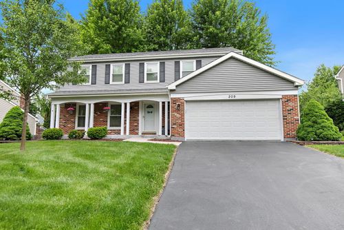 209 Briarheath Ln, Naperville, IL, 60565-2223 | Card Image