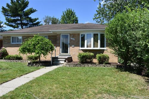 23825 Johnston Ave, Eastpointe, MI, 48021-3439 | Card Image