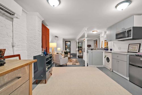 gw-21 Bleecker St, New York, NY, 10012-2500 | Card Image