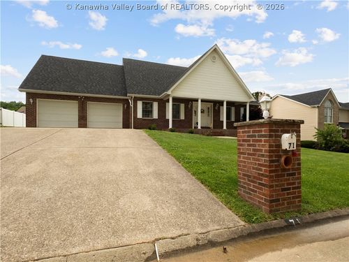 71 Shannon Dr, Hurricane, WV, 25526-8823 | Card Image