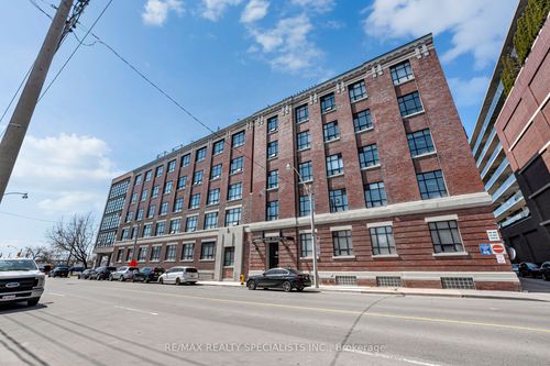 520-68 Broadview Ave, Toronto, ON, M4M2E6 | Card Image
