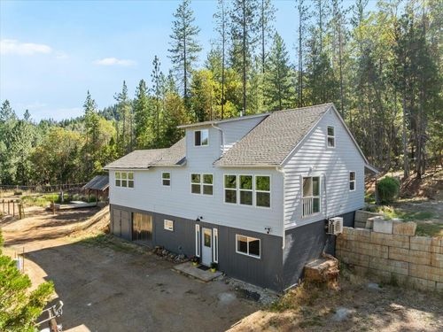 2016 Sykes Creek Rd, Rogue River, OR, 97537-9763 | Card Image