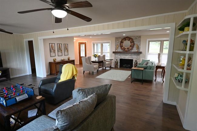 1013 Quail Ln, House other with 3 bedrooms, 2 bathrooms and 3 parking in Eagle Lake TX | Image 15