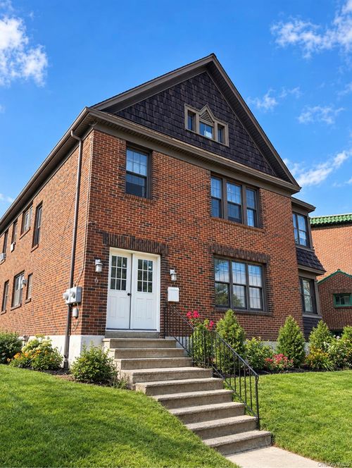 6 View Ave, Albany, NY, 12209-2226 | Card Image