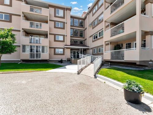 119-22 Park Meadows Dr Se, Medicine Hat, AB, T1B4E8 | Card Image
